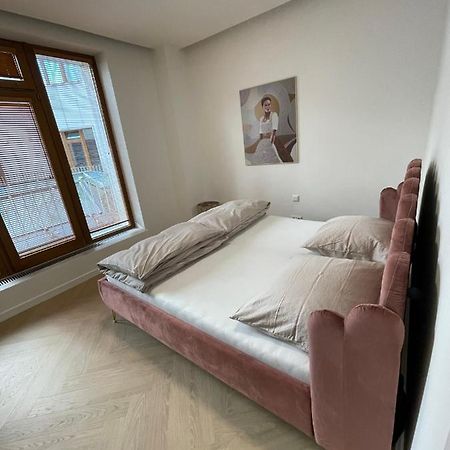 Stylish 3 Bedroom Apartment In The Hearth Of City Center With History Братислава Екстер'єр фото