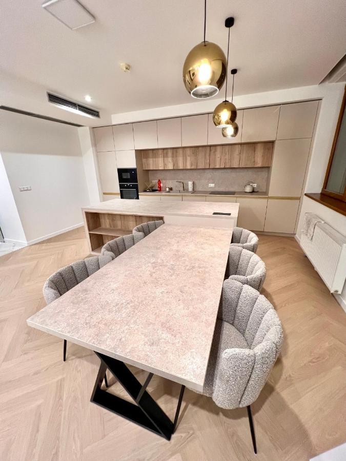 Stylish 3 Bedroom Apartment In The Hearth Of City Center With History Братислава Екстер'єр фото